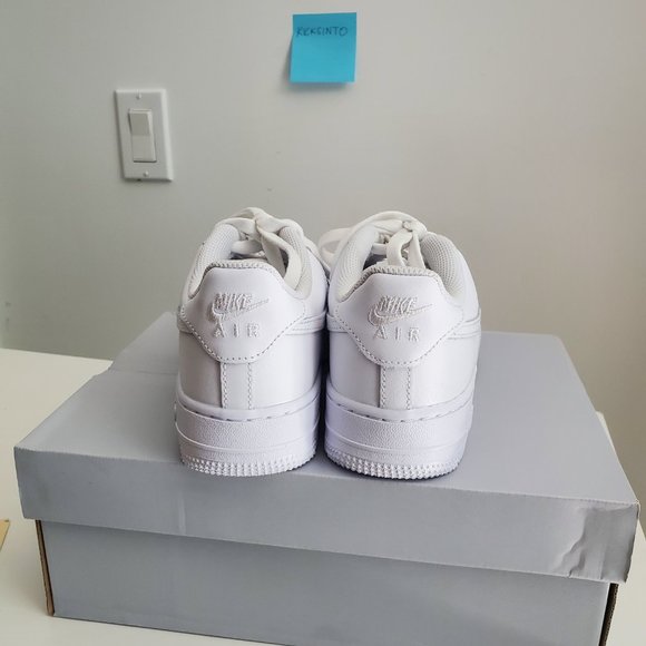 Nike Air Force 1 Low LE Triple White (GS) - Picture 2 of 4